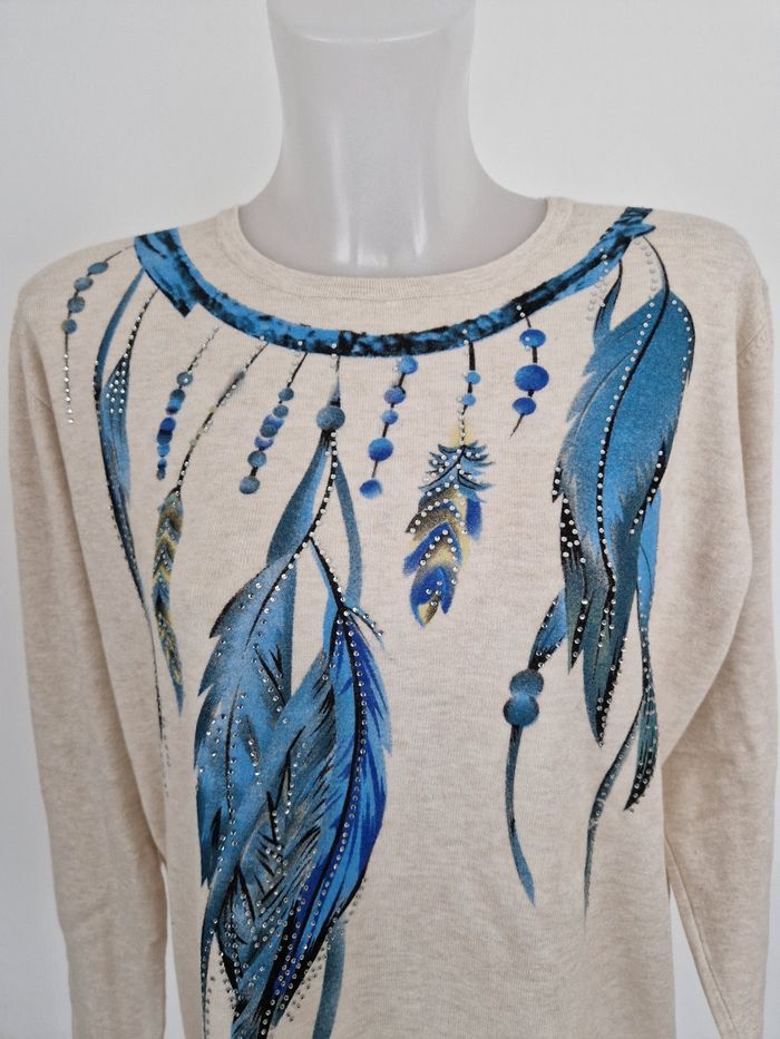 Haut beige crème motif plumes bleues avec perles argentées H&L - photo numéro 2
