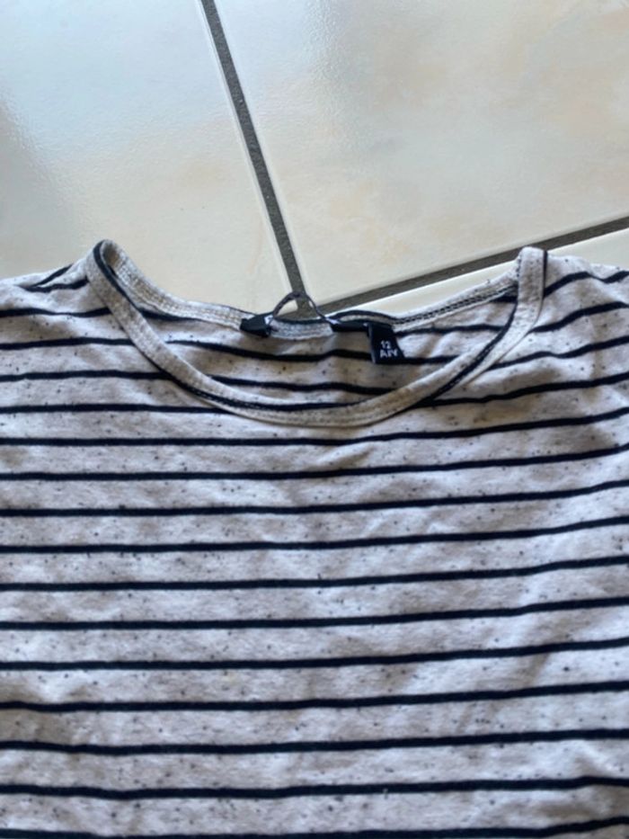 T-shirt, 12 ans, mais va pour un XS - photo numéro 3