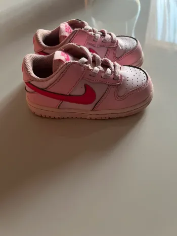 Basket Nike pour petite fille, pointure 23.5