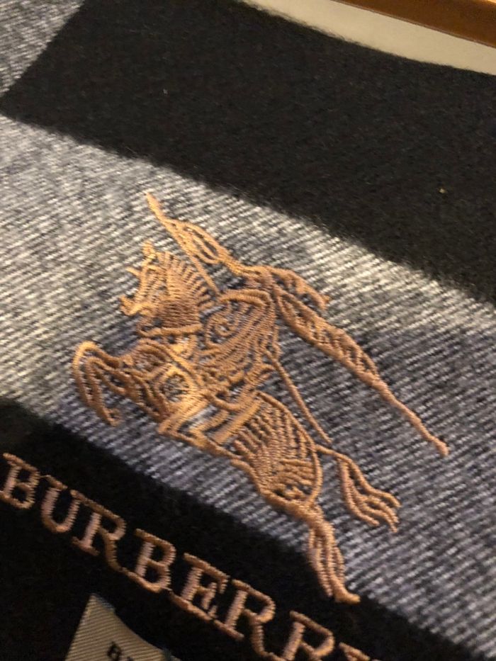 Écharpe Burburry - photo numéro 3