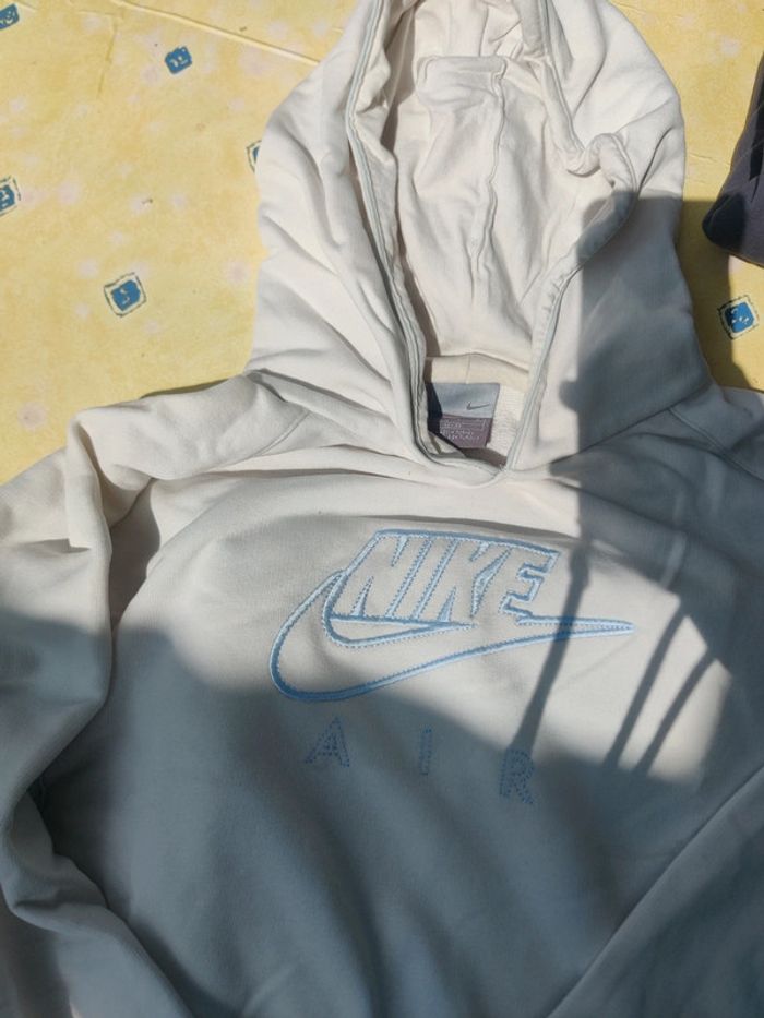 Sweat à capuche blanc Nike en bleu - photo numéro 2