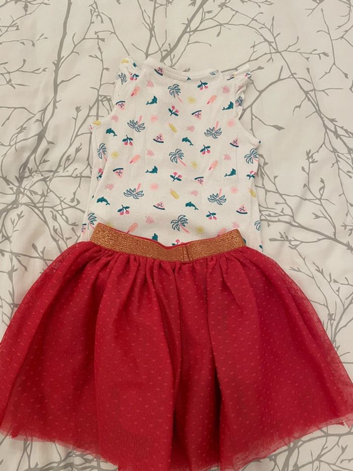 Ensemble jupe et haut en 3 ans - photo numéro 2