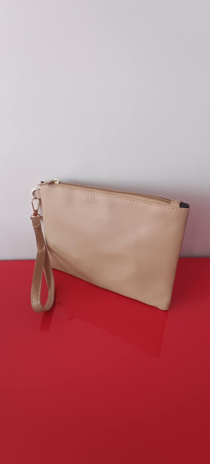 Pochette beige avec sangle pour le poignet amovible - photo numéro 2