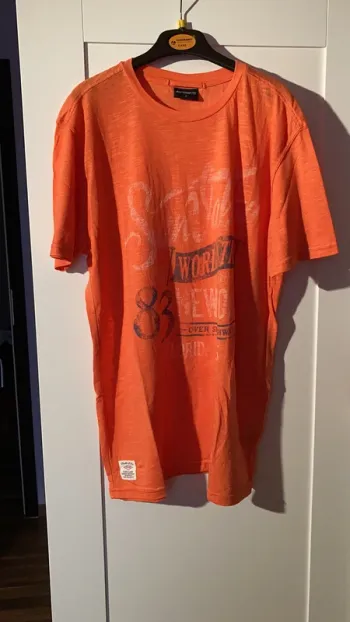 t-shirt orange