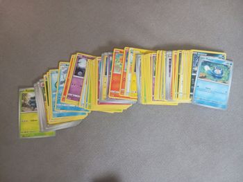Lot 61 Cartes Pokémon Mixtes Sans Doubles 