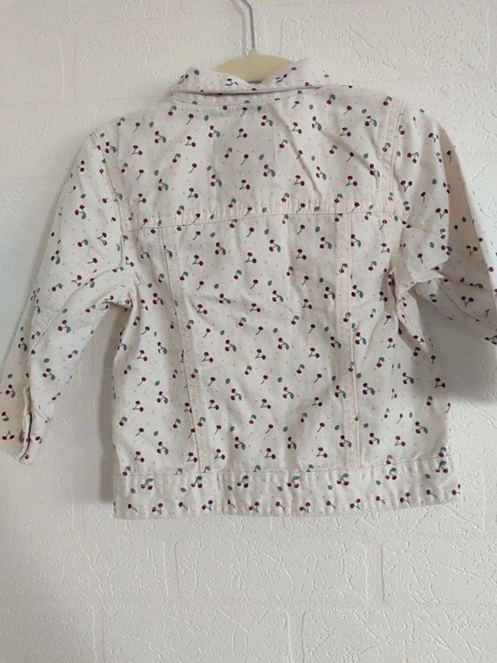 Veste en jean cerise - Kiabi 18 mois - photo numéro 2