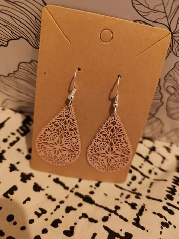 Boucle d'oreille rose