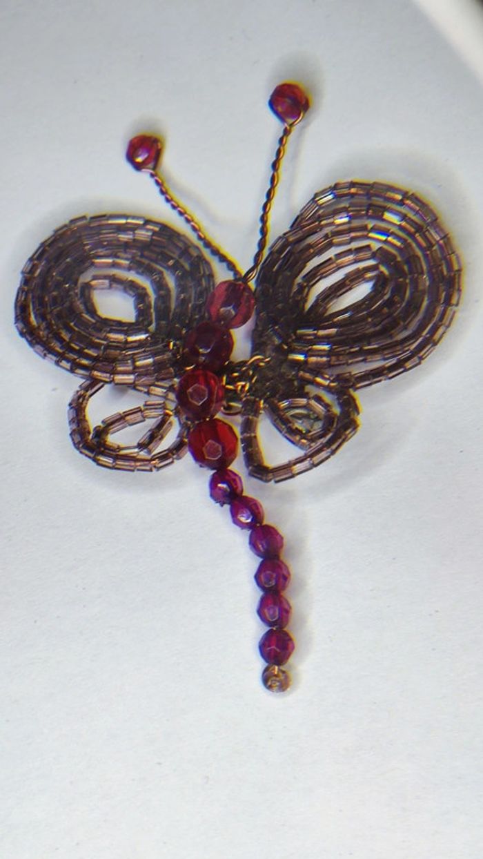 Broche perles papillon