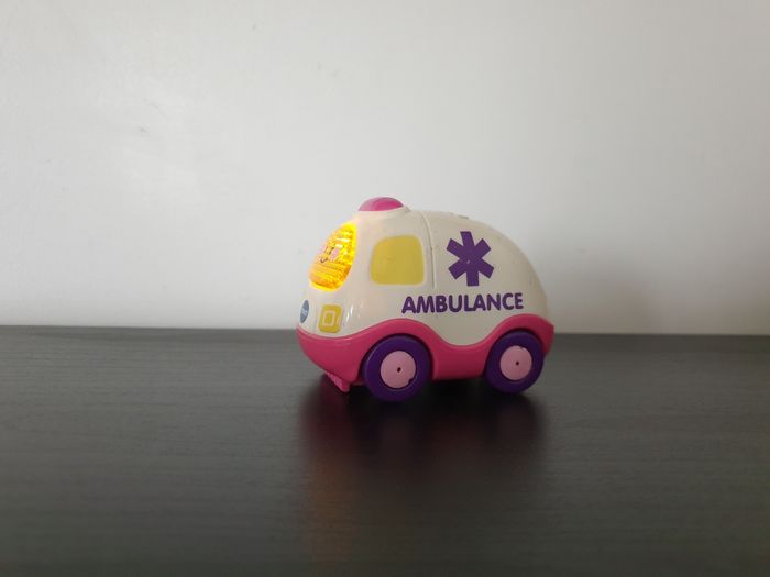 Tut tut bolide "Clémence, ambulance rose" VTech - photo numéro 2
