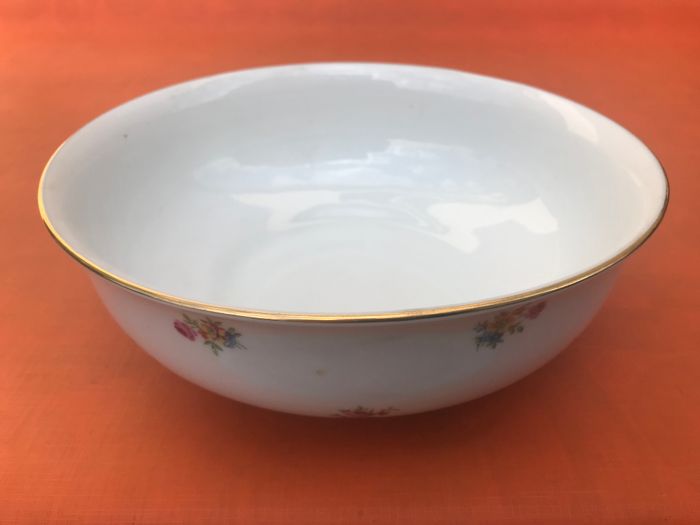 Ancien Saladier P.N France Porcelaine blanche à décor brassées de fleurs - photo numéro 2