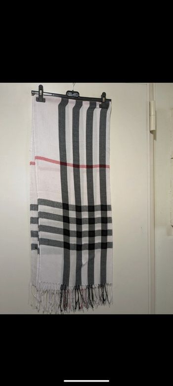 Écharpe vintage à rayures.