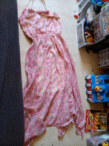 Robe t.S croisée dans le dos fluide et plus longues sur les côtés