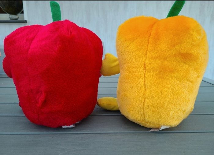 Lot de 2 peluche poivrons rouge et jaune - photo numéro 2