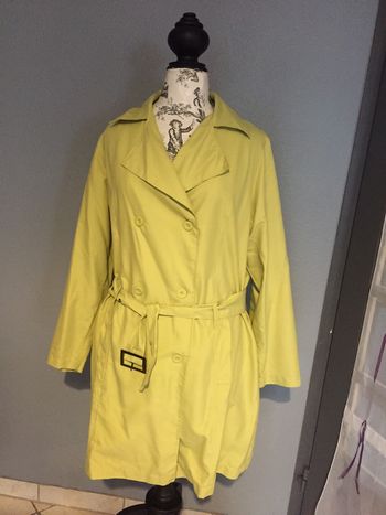 Joli trench vert pomme très léger T 42/44