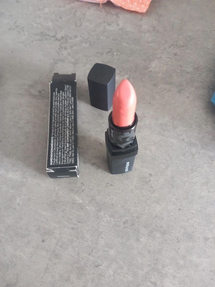Rouge à lèvres - photo numéro 2