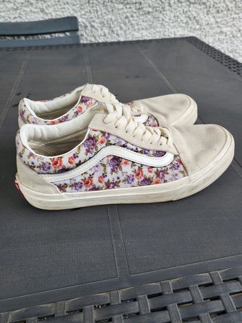 Vans fleuries