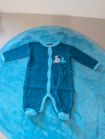 Pyjama bleu baleine 🐳 3 mois