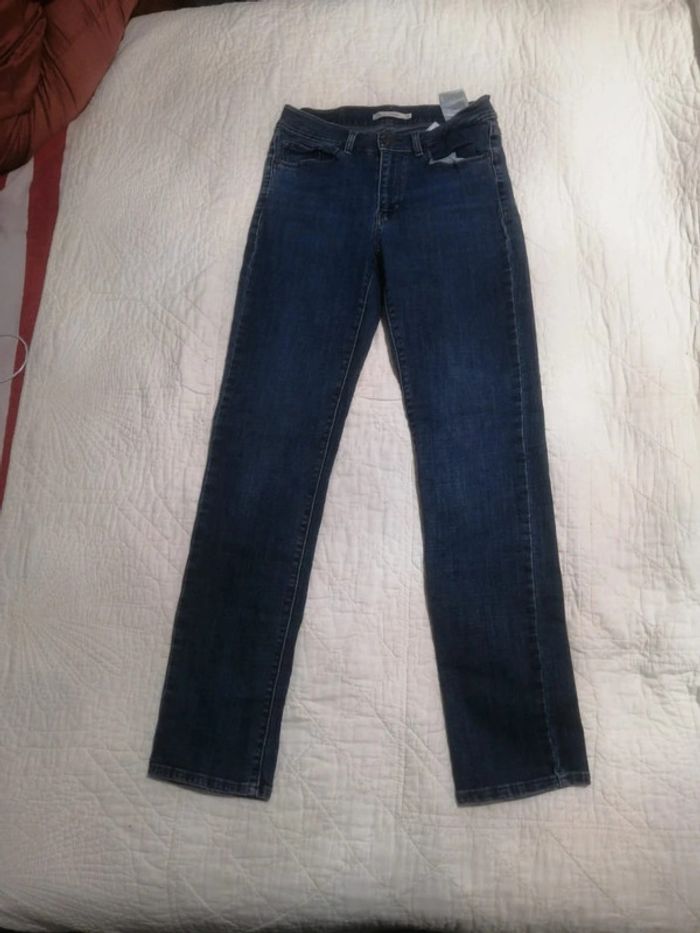 Jean femme droit Levi's taille 34 - photo numéro 2