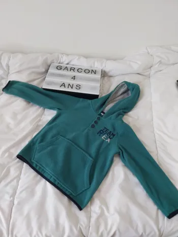 Pull/ sweat garçon4 ans