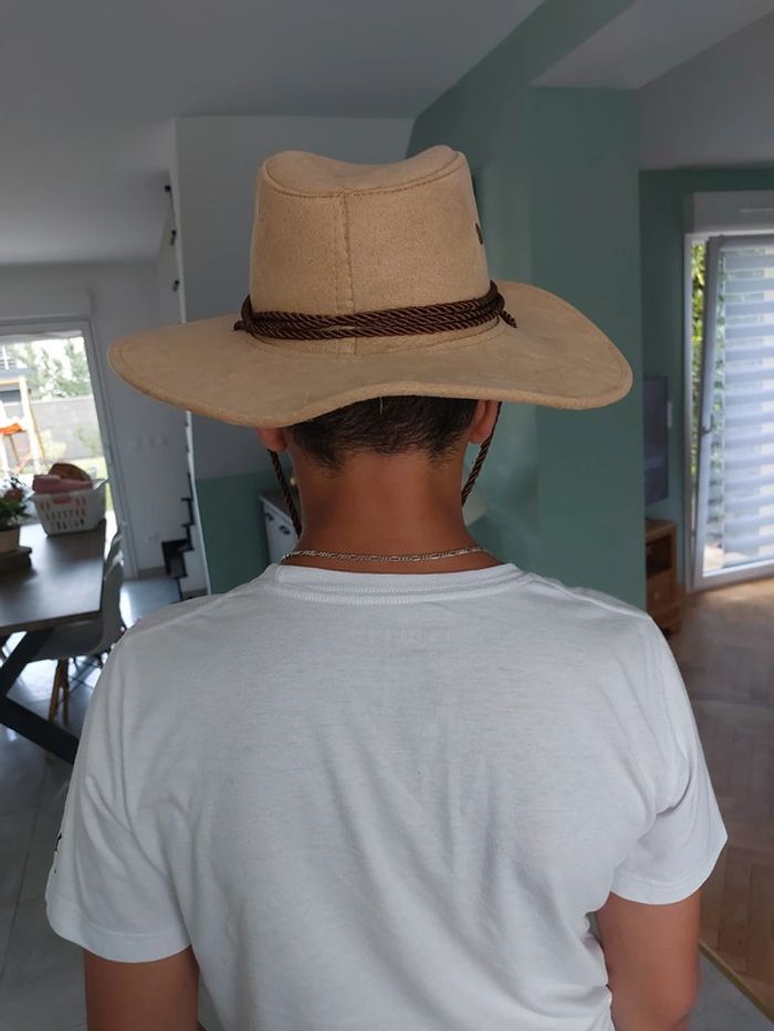 Chapeau de cow boy - photo numéro 2