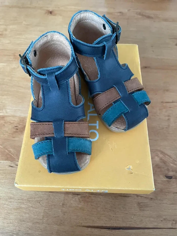 Sandales en cuir - Tipo Alto - Pointure 21