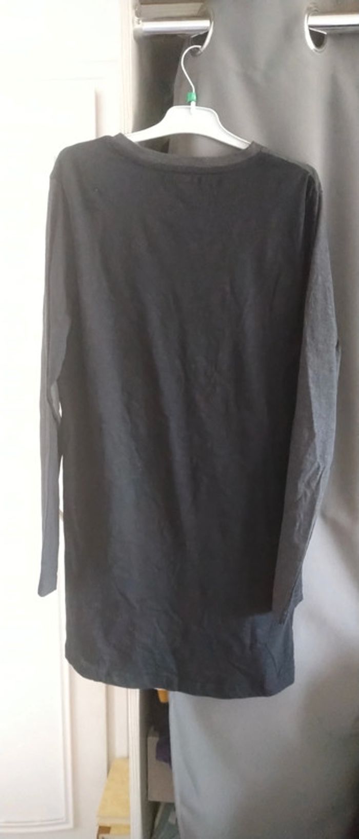 Tee très long flocage velours gris et noir neuf garçon 14 ans kiabi - photo numéro 2