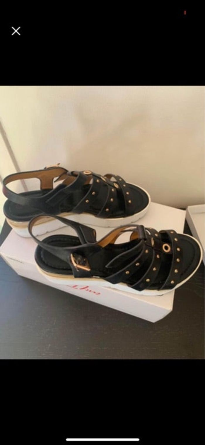 Vend chaussure à semelles compensées taille 38