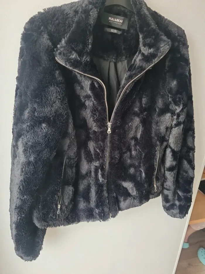 veste fourrure noire pull and bear - photo numéro 4
