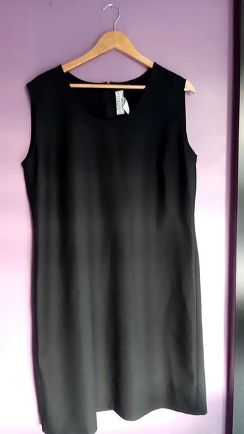 Robe noire comme neuve
