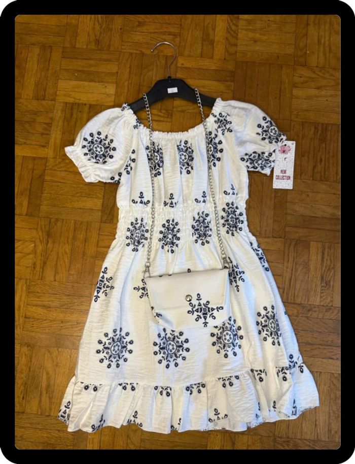 Robe blanche à détails bleus - photo numéro 3