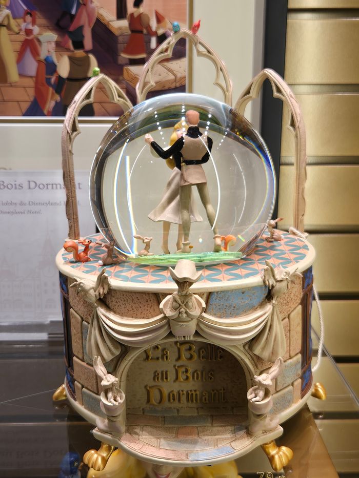 Snowglobe La belle au bois dormant - photo numéro 4