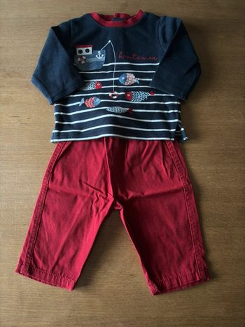 Ensemble bleu et bordeaux