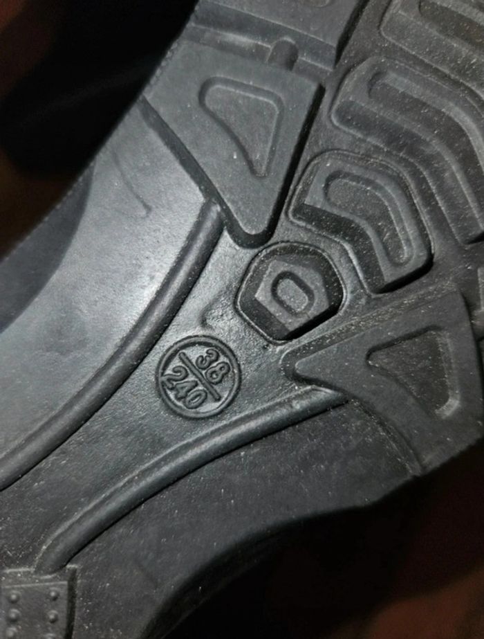 Bottes pointure 38 Neuve - photo numéro 7