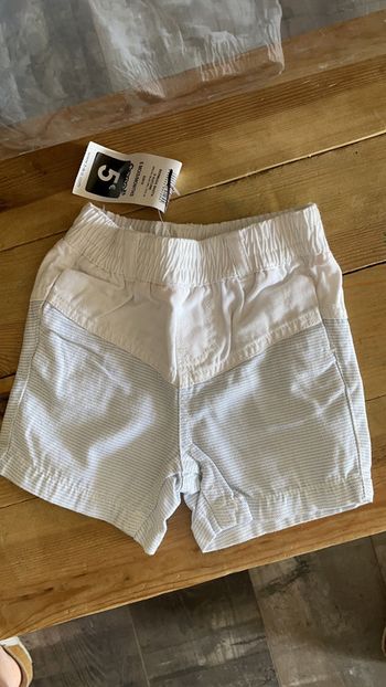 Short tape à l’oeil neuf