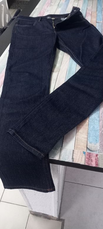 Jeans brut très bon etat