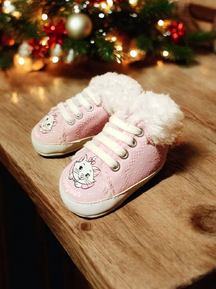 Chaussons bébé Disney Marie taille 17/18 - photo numéro 2