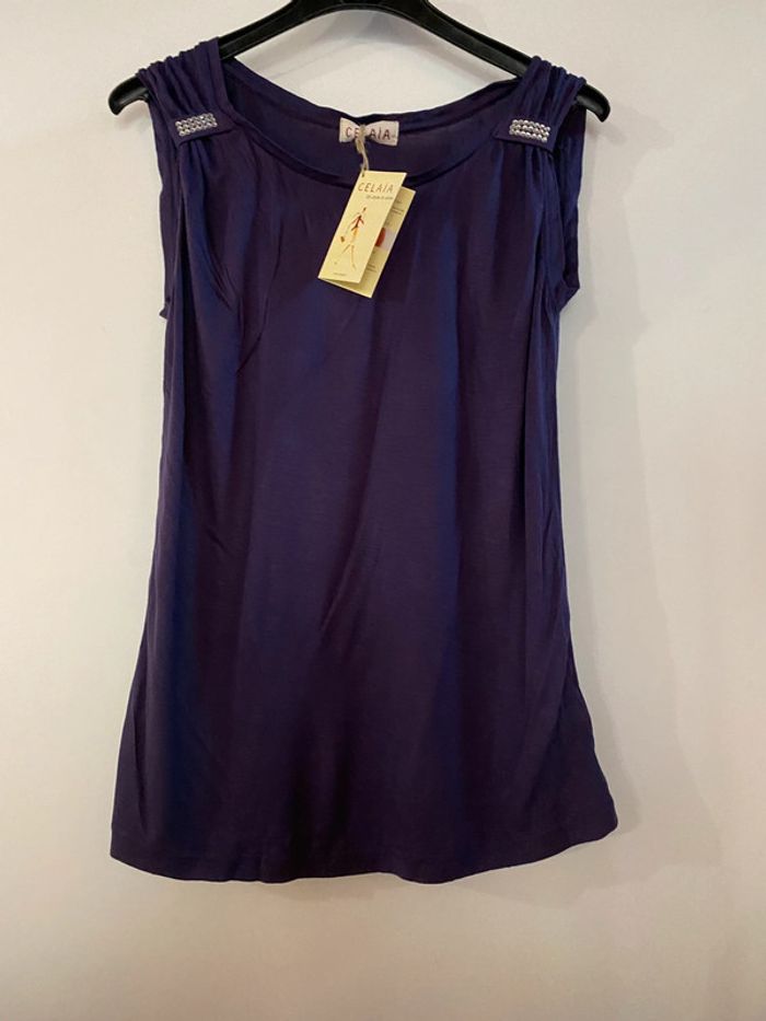 TEE shirt Celaia taille 42 44 avec strass neuf