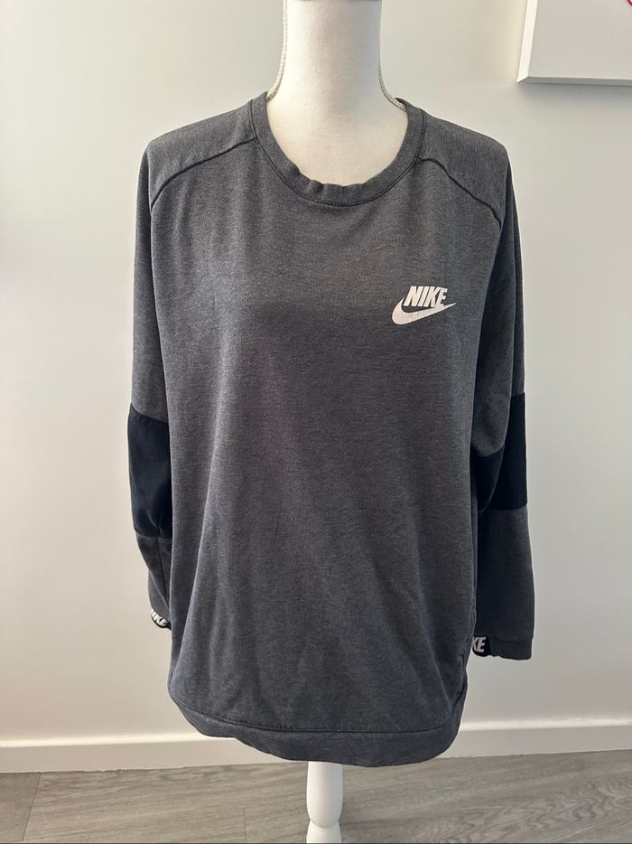 Sweatshirt gris noir et blanc Nike TXL