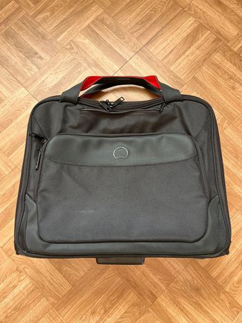 Cartable valise à roulettes multi poches Delsey