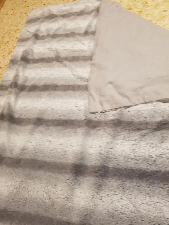Plaid .gris .double face. 114 x 145 cm - photo numéro 3