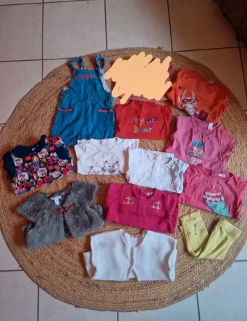 Lot de 12 vêtements fille tee short, pulls, gilets, robe, leeging 23 mois
