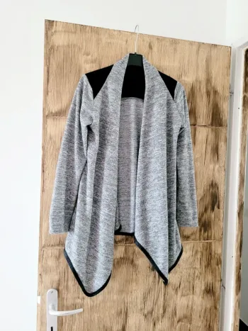 Joli gilet asymétrique 12 ans