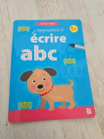 Livre effaçable et réutilisable pour apprendre à écrire en s’amusant