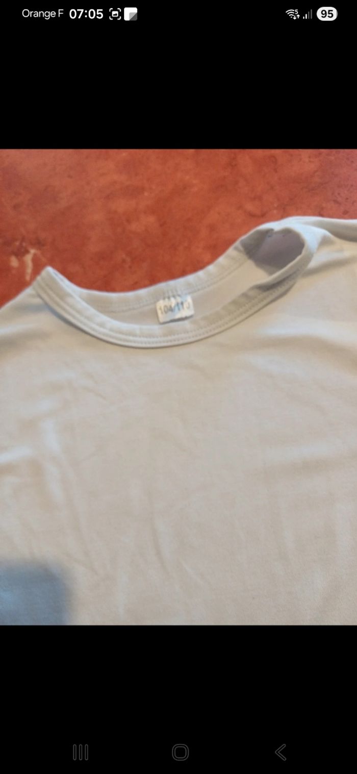T.shirt taille 4 ans - photo numéro 2