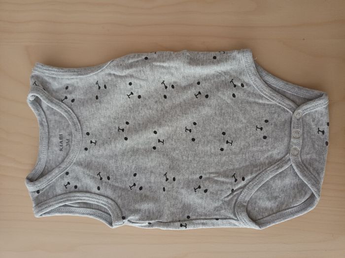 Body gris sans manches Kiabi 3 mois