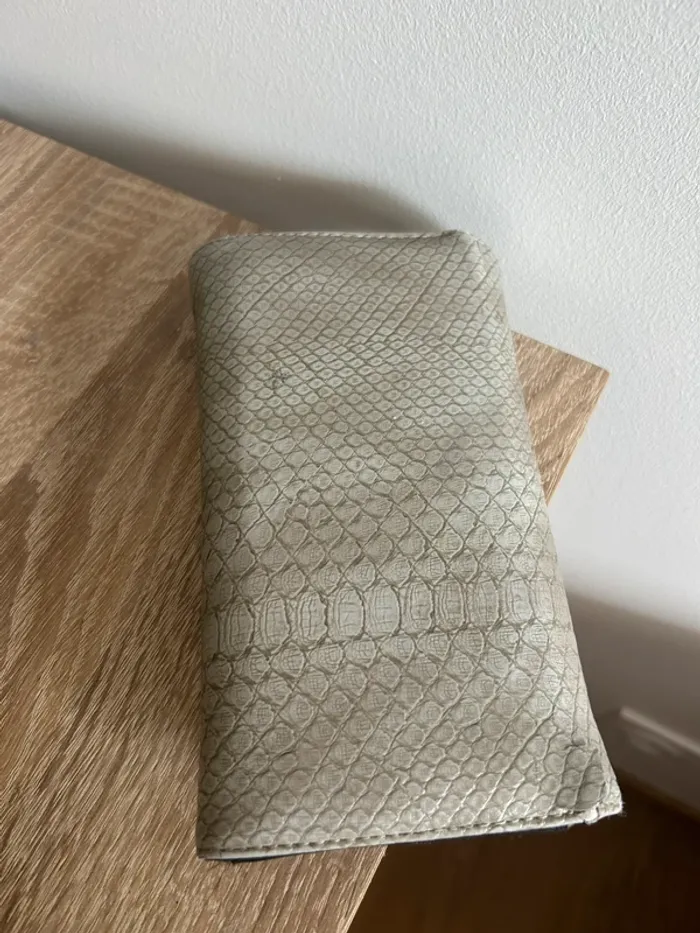 À donner Porte-feuille python Zara - photo numéro 4