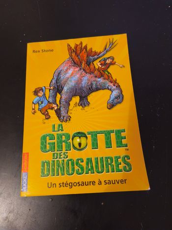 Livre La grotte des Dinosaures