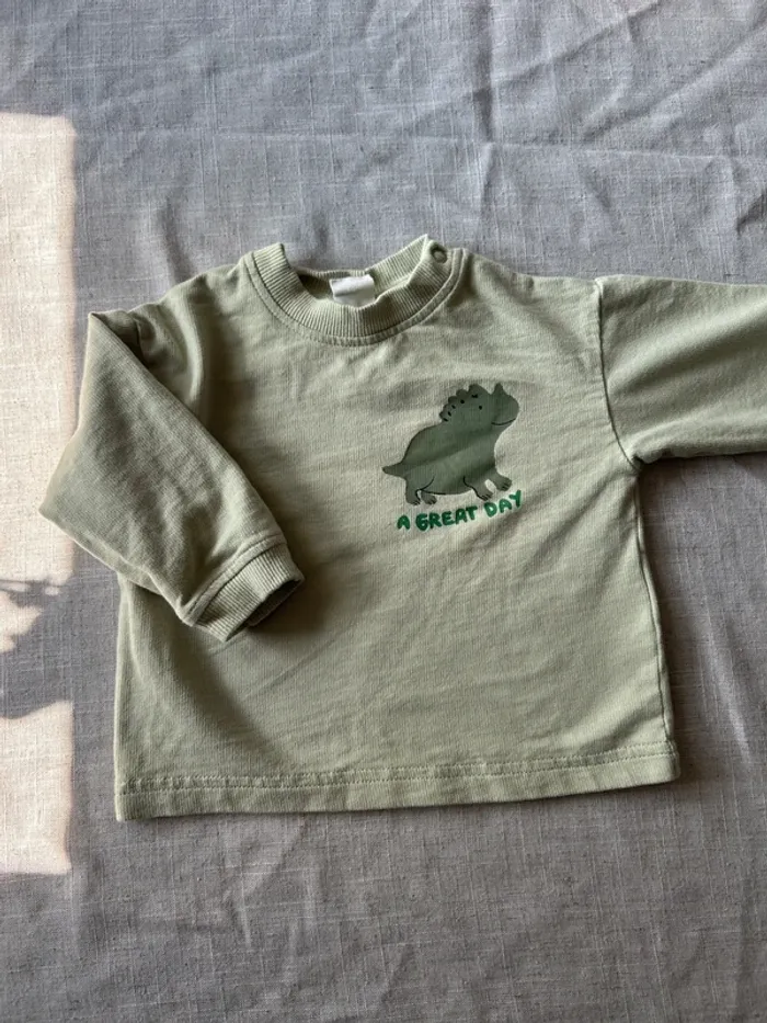 Sweat shirt vert dino h&m
