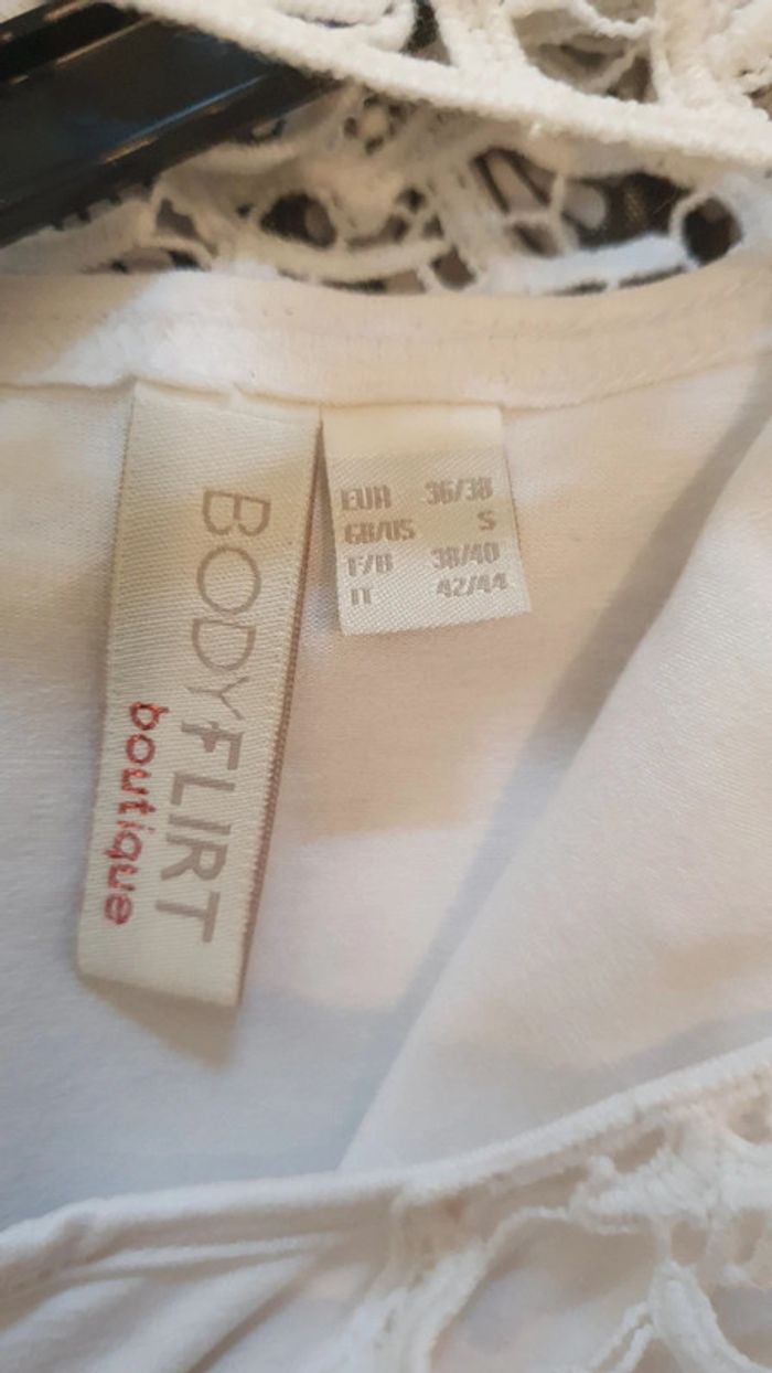 Robe blanche broderie devant et derrière taille 38-40 - photo numéro 7