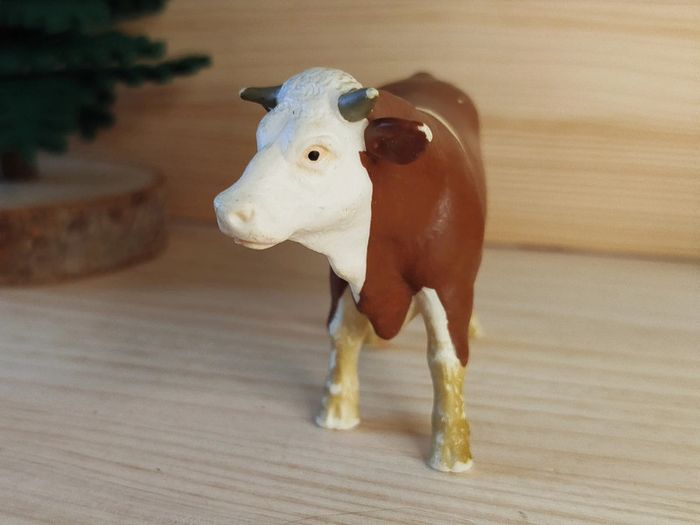 Schleich vache marron et blanche Figurine animal de la ferme
